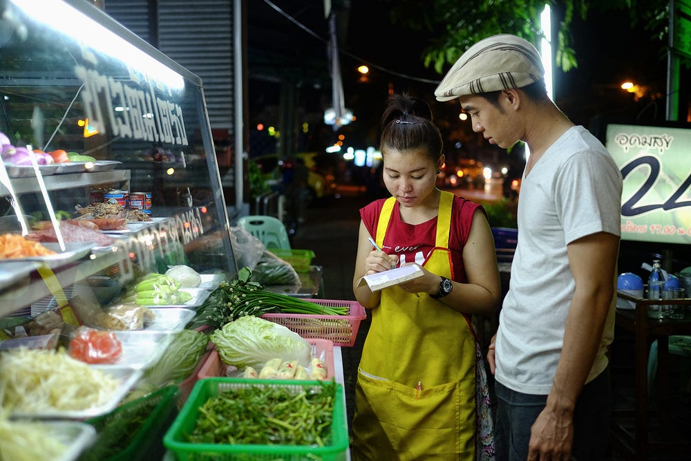 Nhiếp ảnh gia đi vòng quanh thế giới để chụp và phỏng vấn những người 30 tuổi: Cuộc sống muôn màu và cuộc đời mỗi người đều như một bộ phim - Ảnh 12.