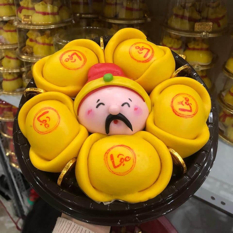 Tấp nập bánh cúng ngày Thần Tài chỉ từ vài chục nghìn: Bánh bao túi tiền, bánh kem túi vàng cho chị em tha hồ chốt đơn - Ảnh 5. Tấp nập bánh cúng ngày Thần Tài chỉ từ vài chục nghìn: Bánh bao túi tiền, bánh kem túi vàng cho chị em tha hồ chốt đơn - Ảnh 5.