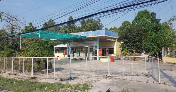 Nhiều c&acirc;y xăng v&ugrave;ng Bảy N&uacute;i dừng b&aacute;n, du kh&aacute;ch khổ sở t&igrave;m chỗ đổ xăng
