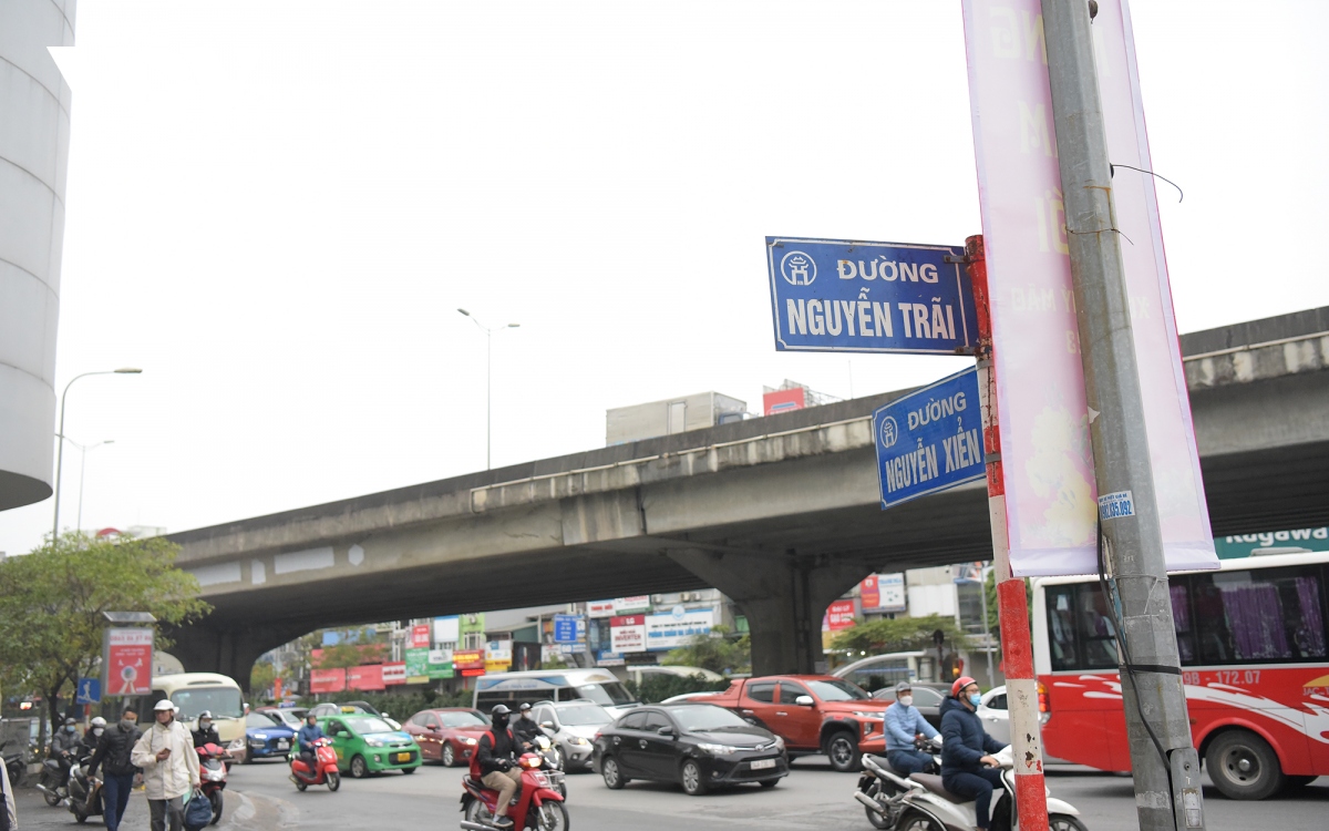 Giao thông Hà Nội thông thoáng trong ngày đầu tiên đi làm sau kỳ nghỉ Tết - Ảnh 10.