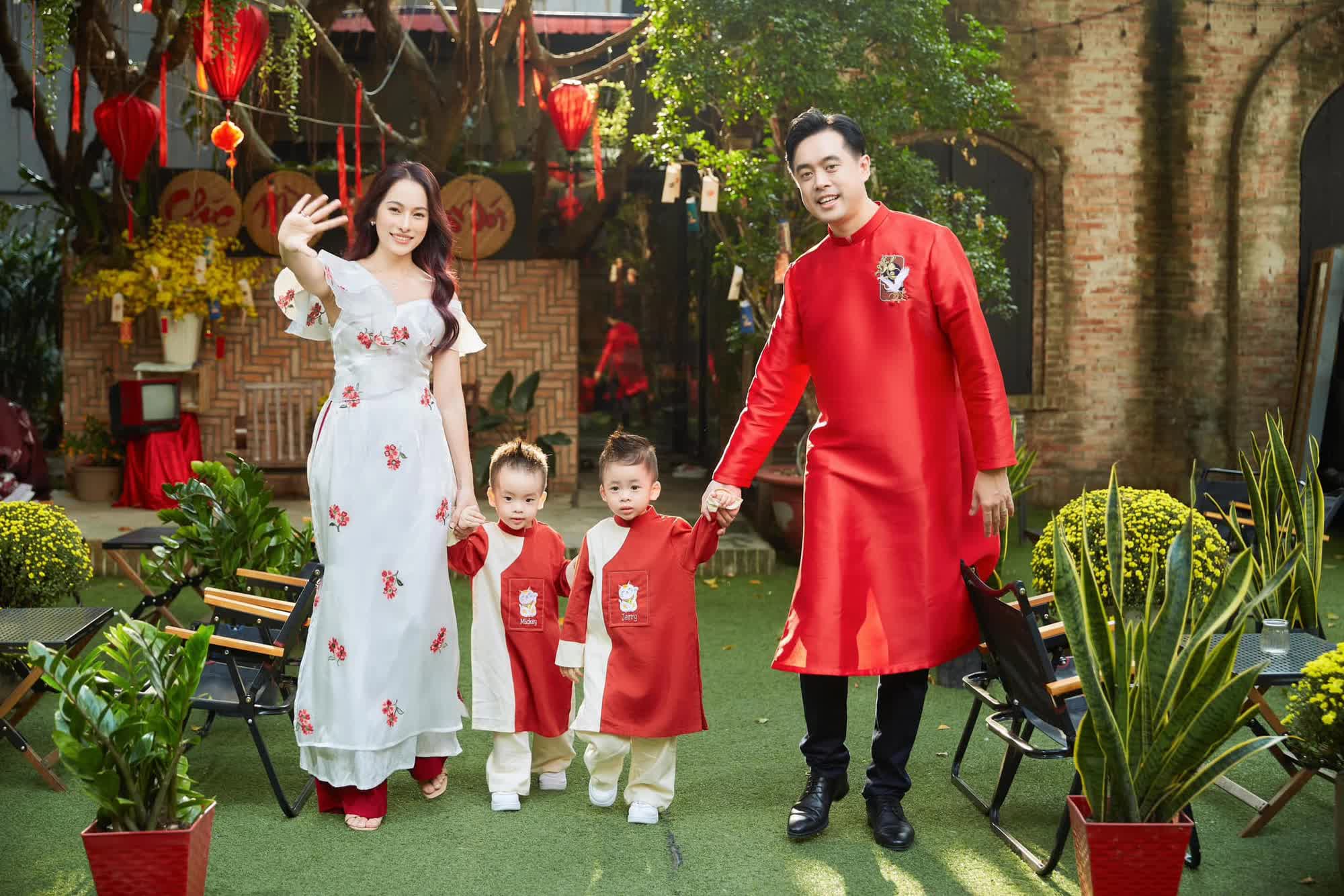 Sao Việt du xuân cùng con: Gia đình Thuỷ Anh - Đăng Khôi "check in" Hồ Gươm đẹp như trời Tây, diễn viên Đan Lê cùng cả nhà tránh đông tại resort 5 sao Nha Trang - Ảnh 5. Sao Việt du xuân cùng con: Gia đình Thuỷ Anh - Đăng Khôi "check in" Hồ Gươm đẹp như trời Tây, diễn viên Đan Lê cùng cả nhà tránh đông tại resort 5 sao Nha Trang - Ảnh 5.
