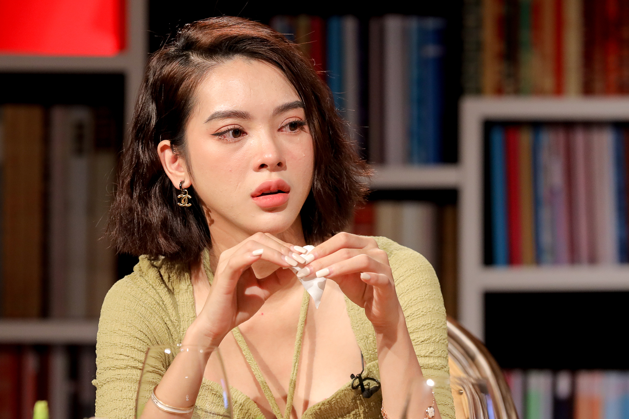 Con trai bị đánh trong nhà hàng vì đá bóng vào đứa trẻ khác, Quỳnh Lương ngồi khóc cả buổi tối rồi vội đăng bài 'bóc phốt' ngay trong đêm: Dân tình tranh cãi ai sai - ai đúng? - Ảnh 3. Con trai bị đánh trong nhà hàng vì đá bóng vào đứa trẻ khác, Quỳnh Lương ngồi khóc cả buổi tối rồi vội đăng bài 'bóc phốt' ngay trong đêm: Dân tình tranh cãi ai sai - ai đúng? - Ảnh 3.