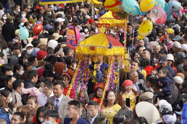 Độc đáo lễ hội rước hơn 200 cụ già lên miếu làm lễ mừng thọ - Ảnh 7.