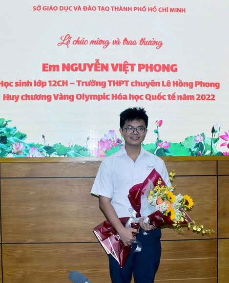 Nguyễn Việt Phong và 5 giờ nghẹt thở thi Olympic hóa học quốc tế - Ảnh 3.