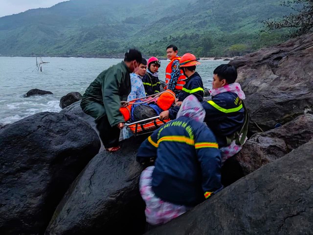Trắng đêm cứu du khách bị rơi xuống vực sâu khi đi phượt 1 mình trên đèo Hải Vân - Ảnh 6.