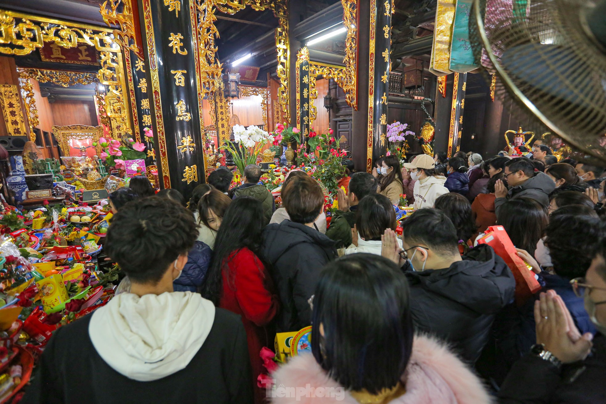 Nam thanh nữ tú đến chùa Hà cầu duyên đầu năm mới - Ảnh 7.