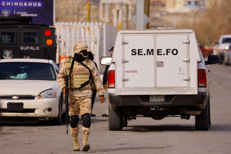 Số người tử vong tăng lên 19 sau vụ tấn công nhà tù ở thành phố biên giới Mexico  - Ảnh 1.