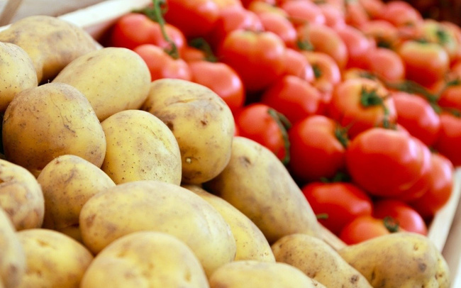 Tìm thấy hợp chất điều trị ung thư trong khoai tây và cà chua - Ảnh 1.