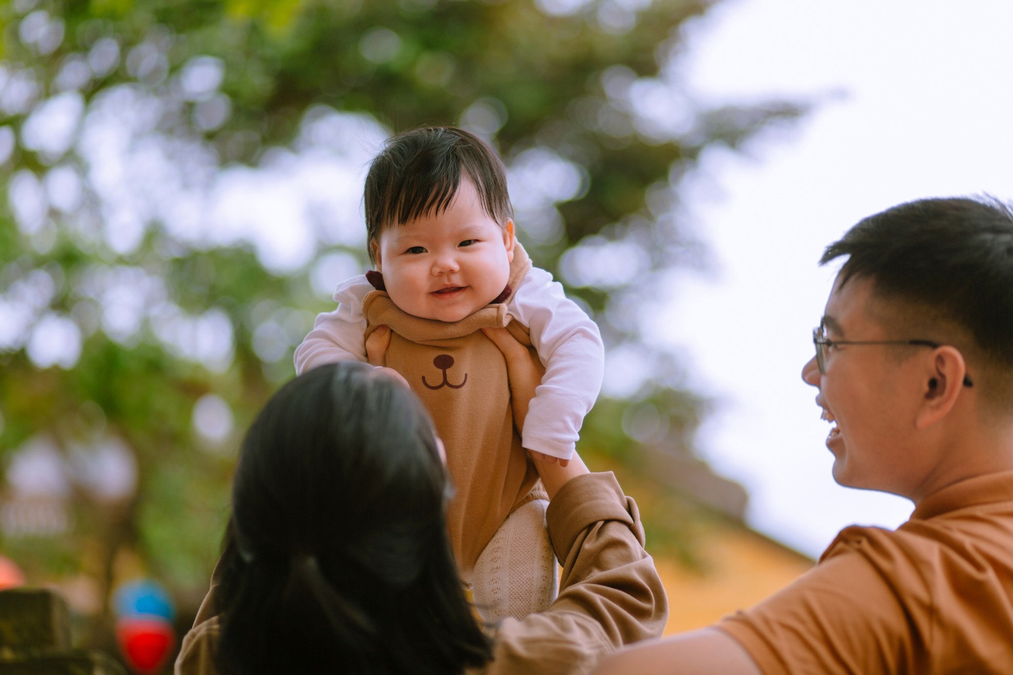 Bộ ảnh &quot;tình bể bình&quot; của gia đình nhỏ tại phố cổ Hội An - Ảnh 5.