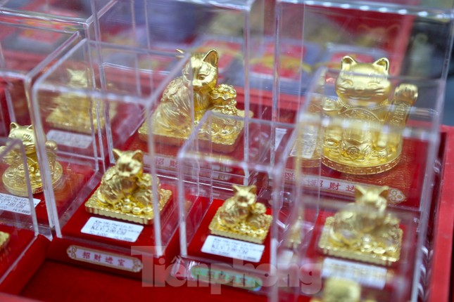 Số người dân đi mua vàng ở Nghệ An tăng gấp 10 lần - Ảnh 6.