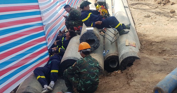 Lực lượng cứu hộ ăn ngủ tại chỗ, xuyên đêm tìm kiếm bé trai rơi xuống trụ bê tông ở Đồng Tháp