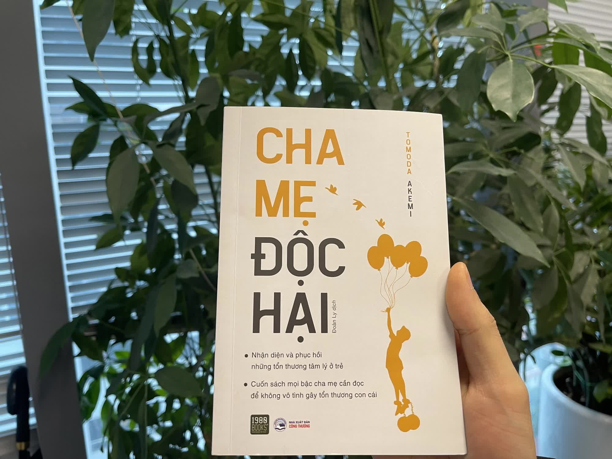 &quot;Cha mẹ độc hại&quot;, cuốn sách có thể khiến nhiều phụ huynh thức tỉnh, nhận ra đâu là lối đi đúng trên hành trình nuôi dạy con - Ảnh 1.