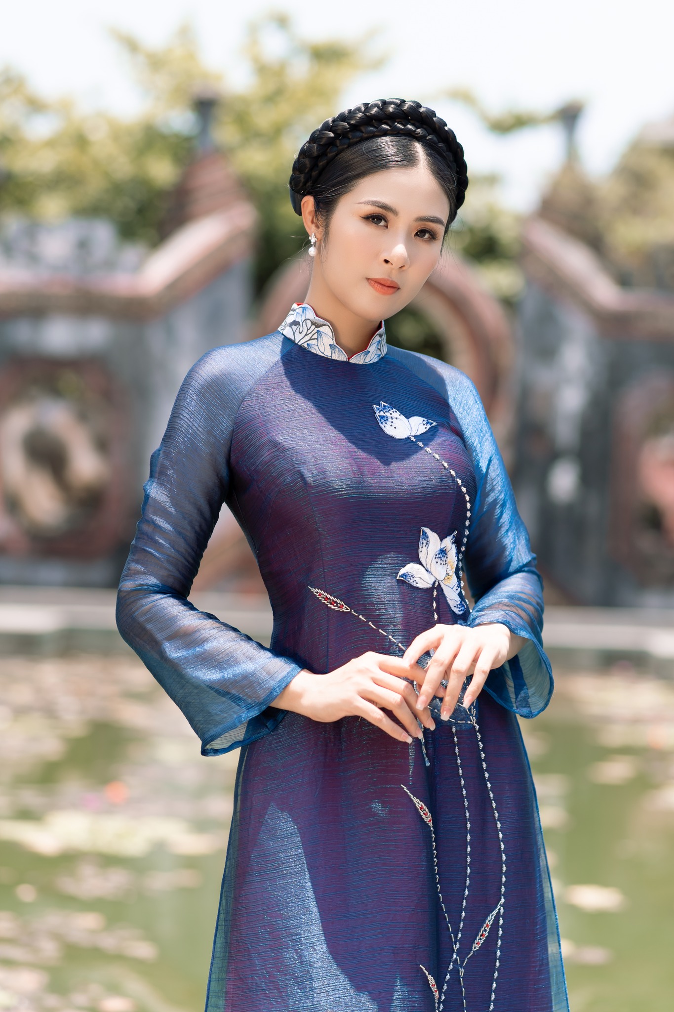 Học dàn Hậu Việt 5 kiểu tóc diện cùng áo dài nữ tính, thu hút - Ảnh 12.
