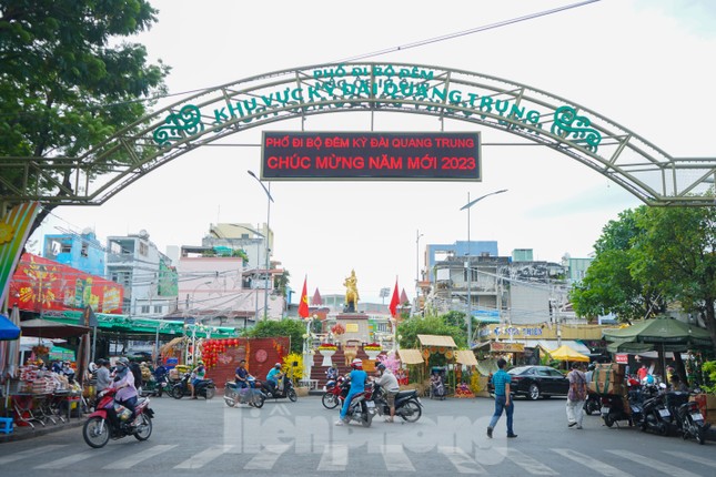 Nhiều điểm check-in nổi tiếng ở TPHCM phục vụ người dân vui xuân - Ảnh 4.