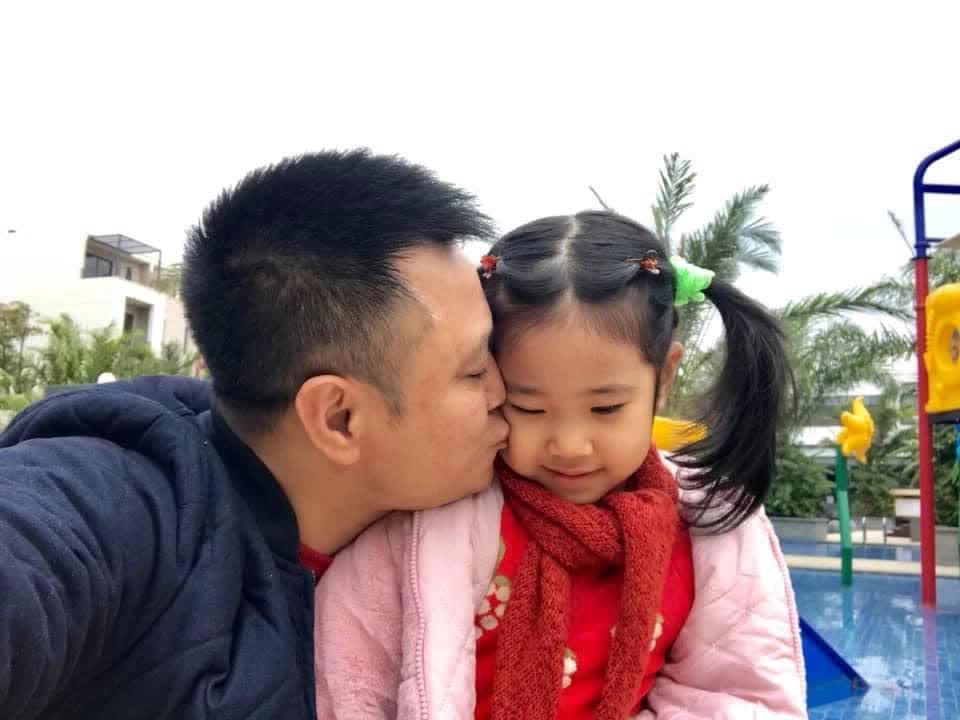 Con gái viết "tâm thư" mong bố về nhà sớm hơn, NSND Tự Long có lời đáp khiến ai cũng ấm lòng - Ảnh 3. Con gái viết "tâm thư" mong bố về nhà sớm hơn, NSND Tự Long có lời đáp khiến ai cũng ấm lòng - Ảnh 3.