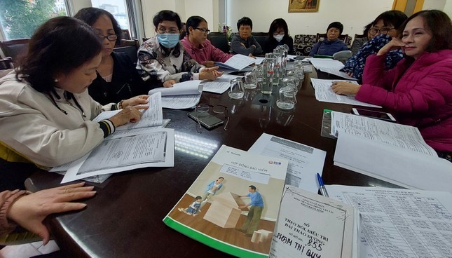 Yêu cầu Ngân hàng SCB trả lời việc "hô biến" tiền gửi tiết kiệm thành bảo hiểm nhân thọ - Ảnh 1. Yêu cầu Ngân hàng SCB trả lời việc "hô biến" tiền gửi tiết kiệm thành bảo hiểm nhân thọ - Ảnh 1.