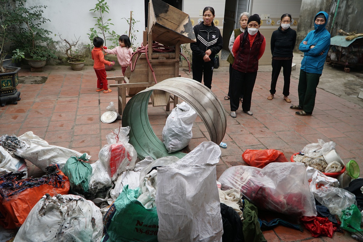 Kỳ lạ: Một gia đình ở Thanh Hóa phải di tản vì đồ đạc liên tục bốc cháy - Ảnh 2.