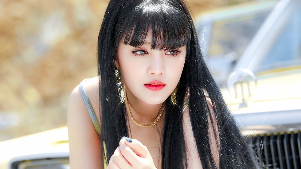 Nữ ca sĩ mất h&igrave;nh ảnh v&igrave; chiếc quần phản cảm - Ảnh 4.