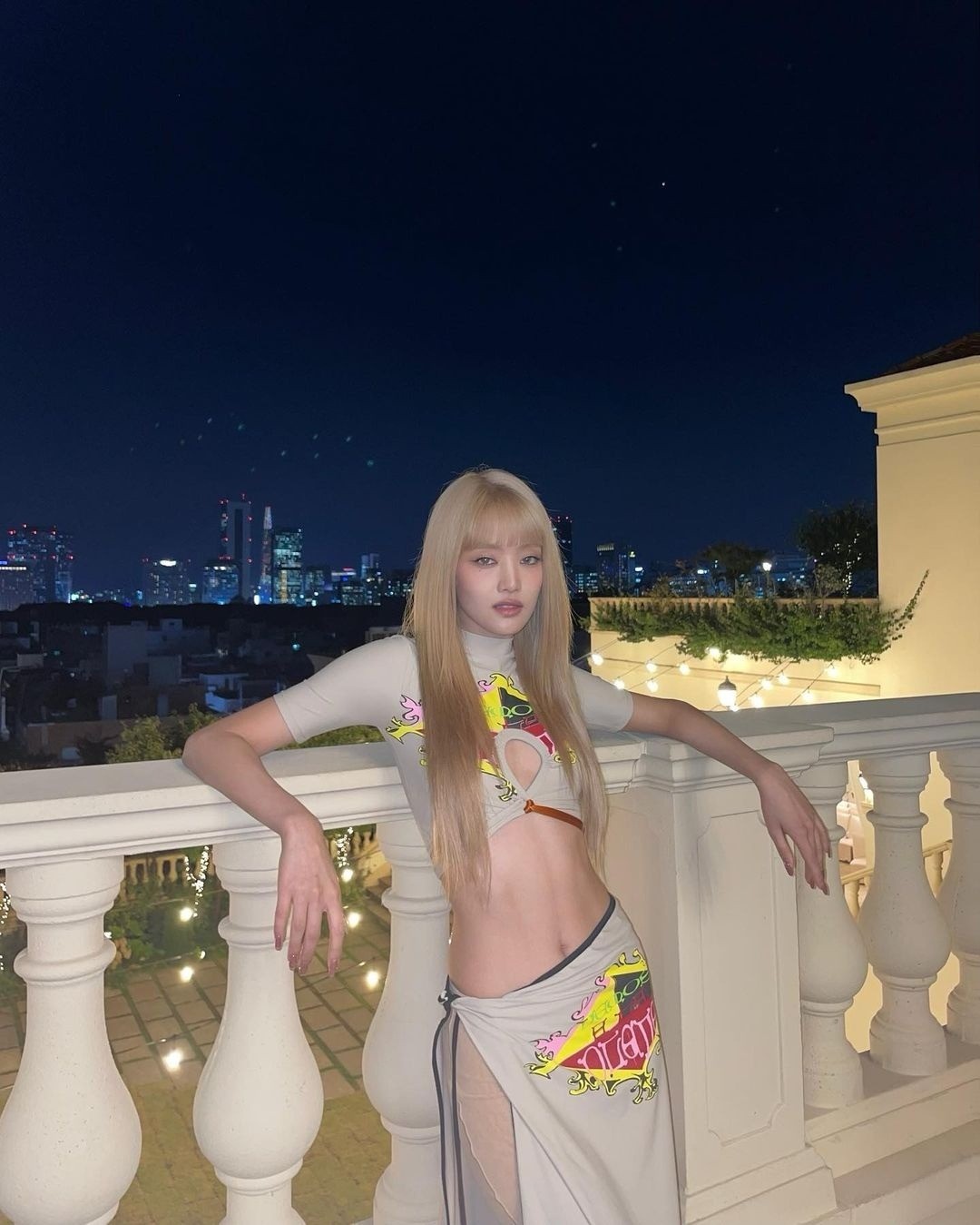 Nữ ca sĩ mất h&igrave;nh ảnh v&igrave; chiếc quần phản cảm - Ảnh 11.