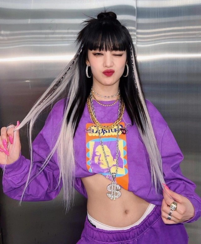 Nữ ca sĩ mất h&igrave;nh ảnh v&igrave; chiếc quần phản cảm - Ảnh 10.