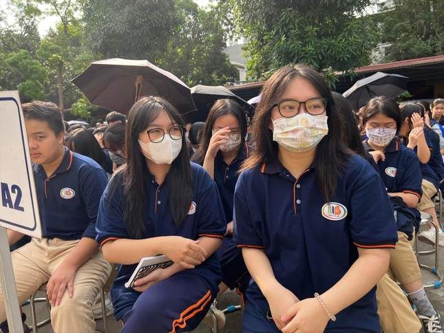 Phương &aacute;n thi tốt nghiệp THPT 2025: Cả gi&aacute;o vi&ecirc;n v&agrave; học sinh đều ng&oacute;ng - Ảnh 2.