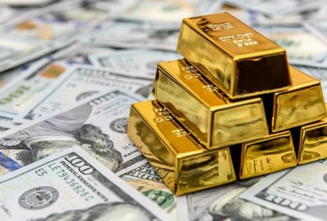 Gi&aacute; v&agrave;ng tiếp tục tăng, USD chững lại - Ảnh 1.