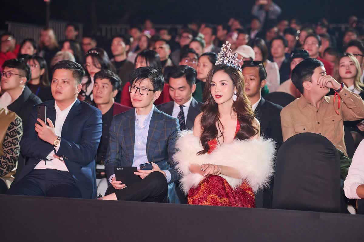 Hoa hậu Lương Kỳ Duyên cực xinh đẹp tại Gala Car Choice Awards 2022 - Ảnh 6.