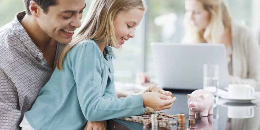 Con hỏi: "Bố ơi, nhà mình nghèo lắm ạ?" Cách người bố trả lời vừa hóa giải thắc mắc của con, vừa giúp con hiểu hơn về đồng tiền - Ảnh 1. Con hỏi: "Bố ơi, nhà mình nghèo lắm ạ?" Cách người bố trả lời vừa hóa giải thắc mắc của con, vừa giúp con hiểu hơn về đồng tiền - Ảnh 1.