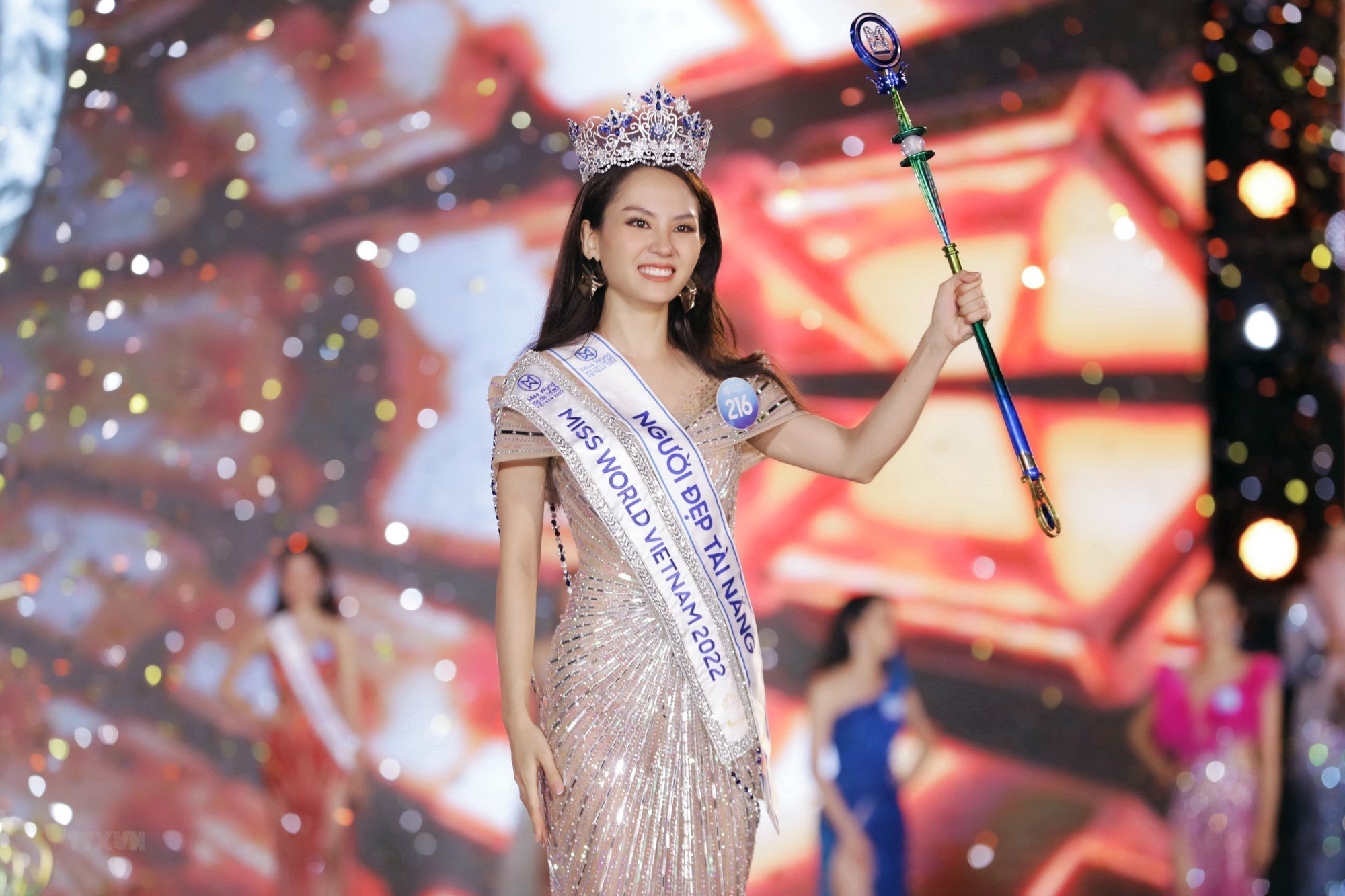 Hoa hậu Mai Phương lên tiếng khi bị chỉ trích vui quá đà làm mất hình ảnh: 'Nhún nhảy, bung xõa không có nghĩa tôi là xấu' - Ảnh 3.