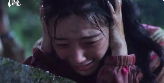 Phim Hàn có một mỹ nhân diễn quá đỉnh: Biểu cảm thay đổi chóng mặt khiến khán giả hoảng hồn - Ảnh 3.