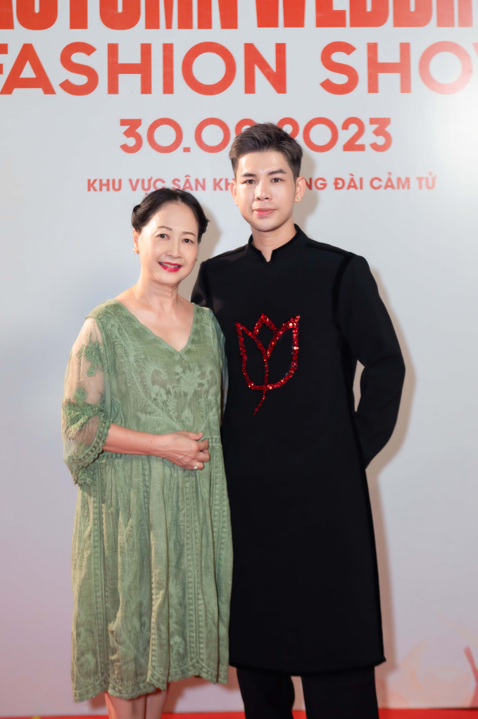 NSND Như Quỳnh diện áo dài, làm người mẫu ở tuổi 69 - Ảnh 6.