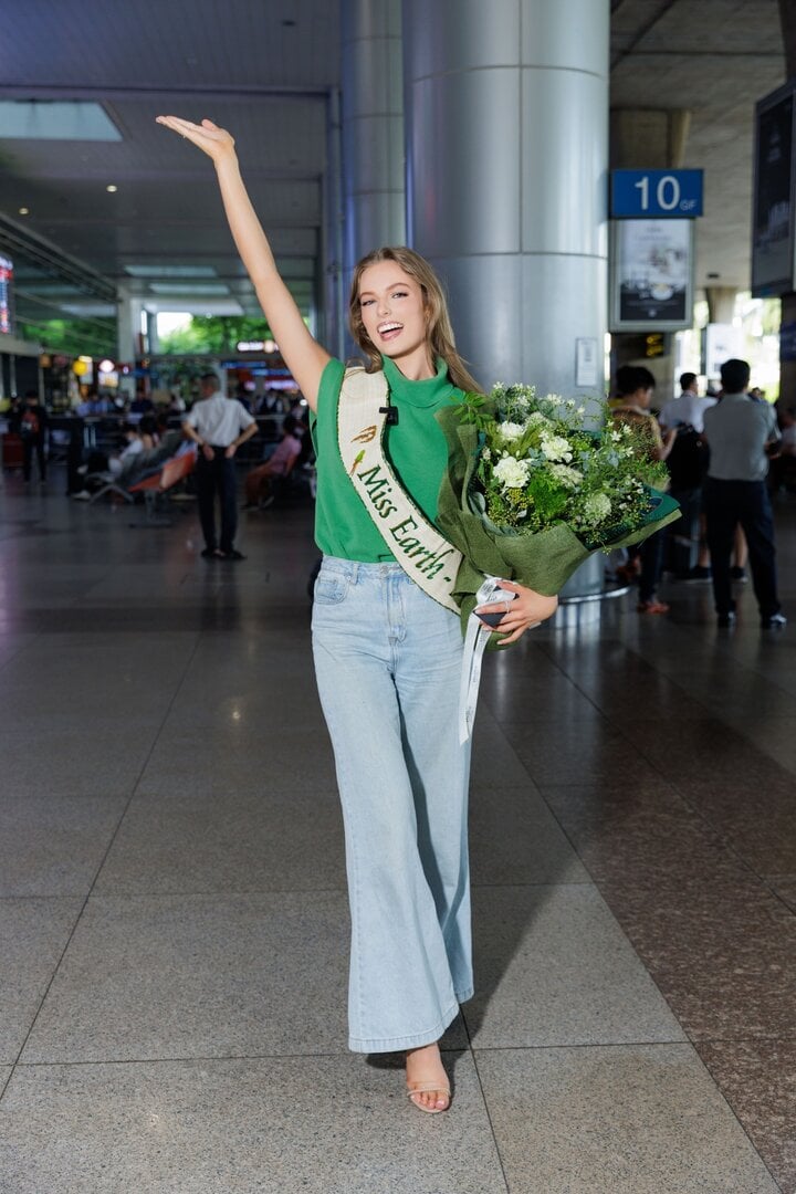 Trương Ngọc Ánh đón dàn Hoa hậu Miss Earth 2022 đến Việt Nam - Ảnh 2.