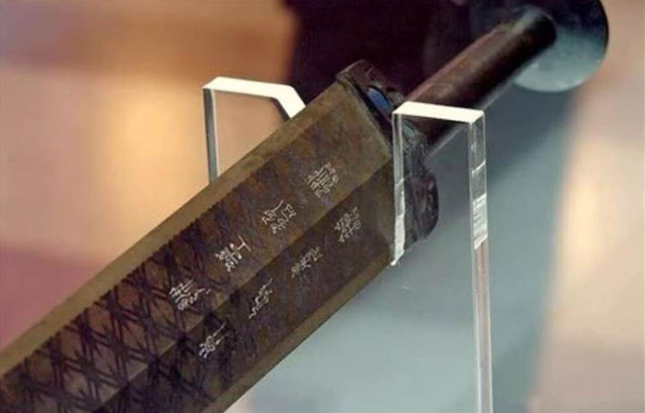 Vì sao thanh kiếm hơn 2.400 năm vẫn sắc bén, vừa chạm vào liền đứt tay? - Ảnh 4. Vì sao thanh kiếm hơn 2.400 năm vẫn sắc bén, vừa chạm vào liền đứt tay? - Ảnh 4.