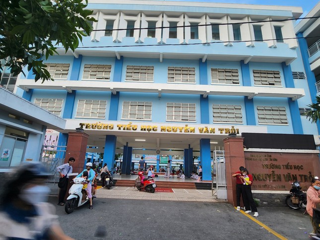 Cơ quan chức năng v&agrave;o cuộc vụ gi&aacute;o vi&ecirc;n bị tố đ&aacute;nh g&atilde;y xương ng&oacute;n tay học sinh - Ảnh 2.