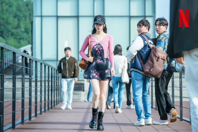 Style đẹp điên của Bae Suzy trong phim mới, bạn nên cắp sách vở học theo nếu muốn trở nên sành điệu hơn - Ảnh 6.
