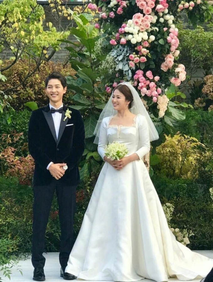 Hôn nhân 3 đại mỹ nhân châu Á diện váy cưới Dior trong đám cưới khủng: Song Hye Kyo - Angelababy “đứt gánh giữa đường”, minh tinh Thái thì sao? - Ảnh 6.