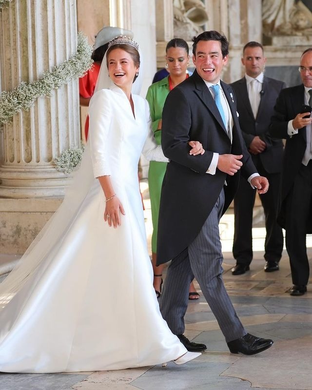Cận cảnh đám cưới đầu tiên của hoàng gia Bồ Đào Nha sau 25 năm: 1.200 khách giới quý tộc, vương miện kim cương đặc biệt của cô dâu - Ảnh 4.