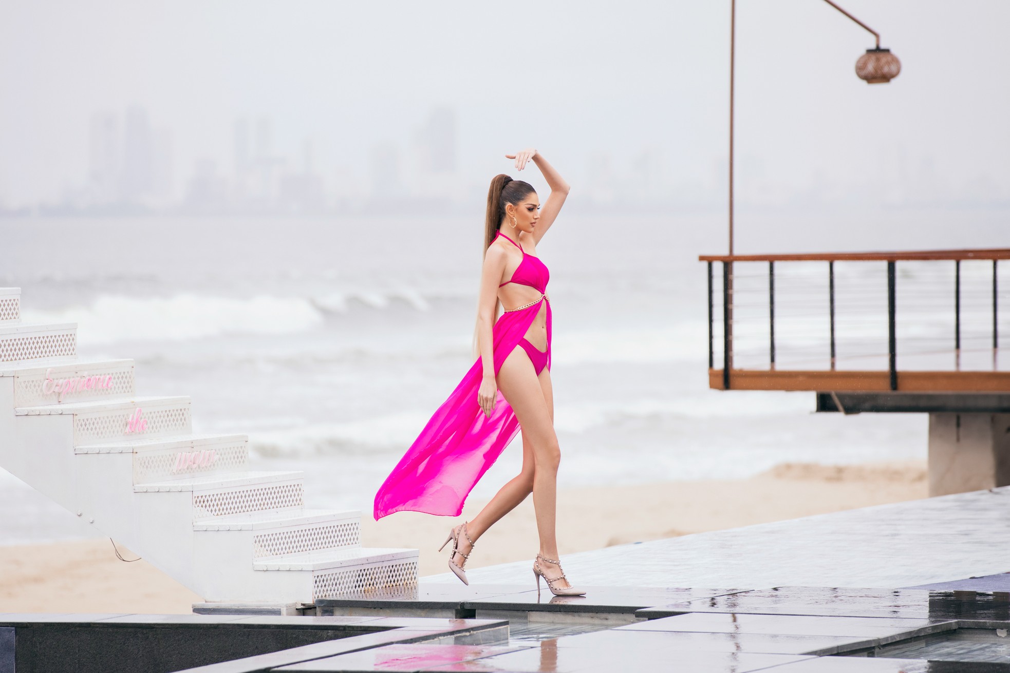 Hoa hậu đẹp nhất thế giới trình diễn bikini cùng thí sinh Hoa hậu Hòa bình - Ảnh 17.