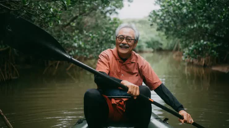 Vì sao người có tuổi thường dễ dàng hạnh phúc hơn người trẻ? Chính là một CHÌA KHÓA mà không phải ai cũng biết - Ảnh 3.