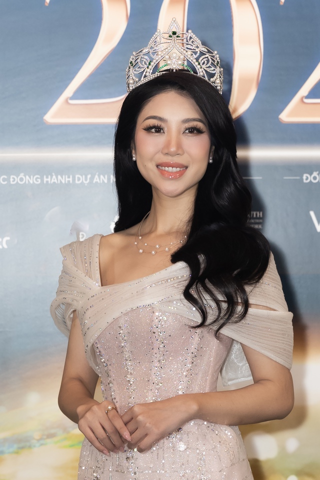 Sự kiện công bố Miss Earth 2023: Đại diện Việt Nam lộ diện, vương miện Hoa hậu na ná của Phạm Hương? - Ảnh 2.