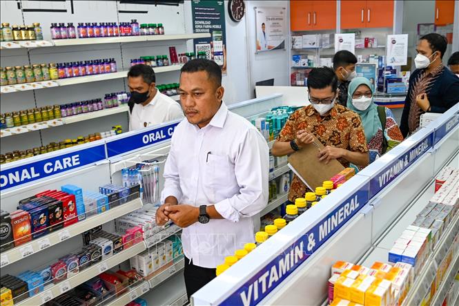 Siro ho của công ty dược phẩm Indonesia sử dụng nguyên liệu có độc tố lên tới 99% - Ảnh 1.