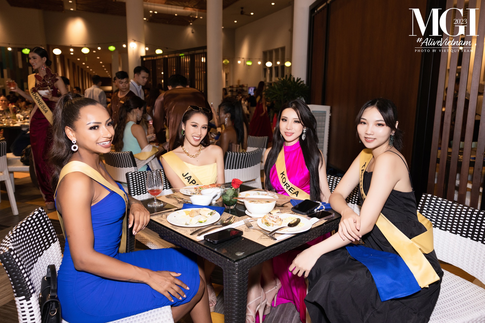 Dàn thí sinh Miss Grand International 4 ngày tại Đà Nẵng: Phát cuồng vì món Việt, &quot;bung skill&quot; diễn loạt BST áo dài hoành tráng - Ảnh 1.