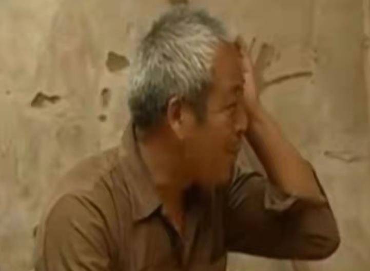 Bí ẩn &quot;ngôi làng tóc bạc&quot; ở Trung Quốc: Chuyên gia đến điều tra cũng bạc đầu theo - Ảnh 1.