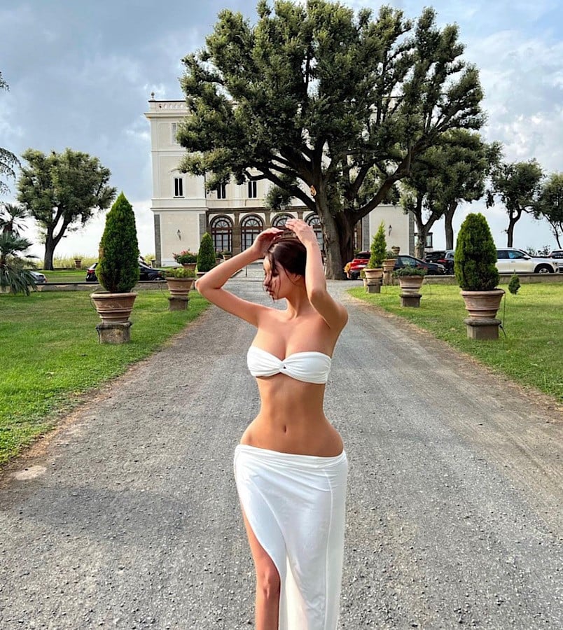 Cô gái có sắc vóc nữ thần là ai? - Ảnh 1. Cô gái có sắc vóc nữ thần là ai? - Ảnh 1.