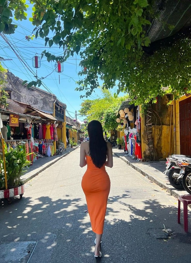 Cô gái có sắc vóc nữ thần là ai? - Ảnh 3. Cô gái có sắc vóc nữ thần là ai? - Ảnh 3.