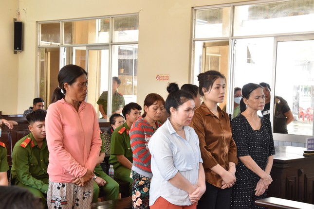 Dụ dỗ, lừa gạt nhiều phụ nữ rồi b&aacute;n sang Trung Quốc - Ảnh 1.