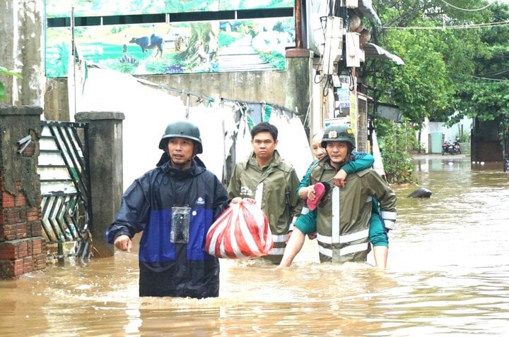 Thủ tướng yêu cầu dự trữ lương thực đề phòng mưa lũ gây chia cắt nhiều ngày - Ảnh 1. Thủ tướng yêu cầu dự trữ lương thực đề phòng mưa lũ gây chia cắt nhiều ngày - Ảnh 1.