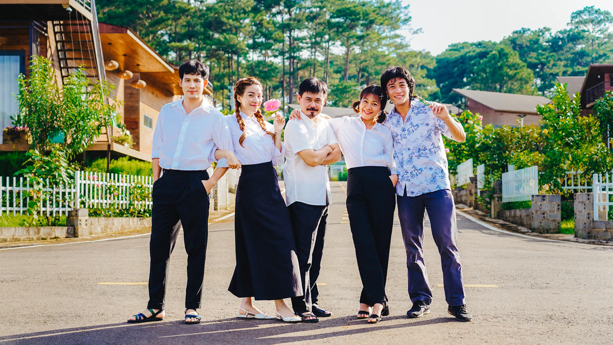 "Chúng ta phải hạnh phúc": Bộ phim về độ tuổi trung niên lên sóng giờ vàng VTV - Ảnh 2. "Chúng ta phải hạnh phúc": Bộ phim về độ tuổi trung niên lên sóng giờ vàng VTV - Ảnh 2.