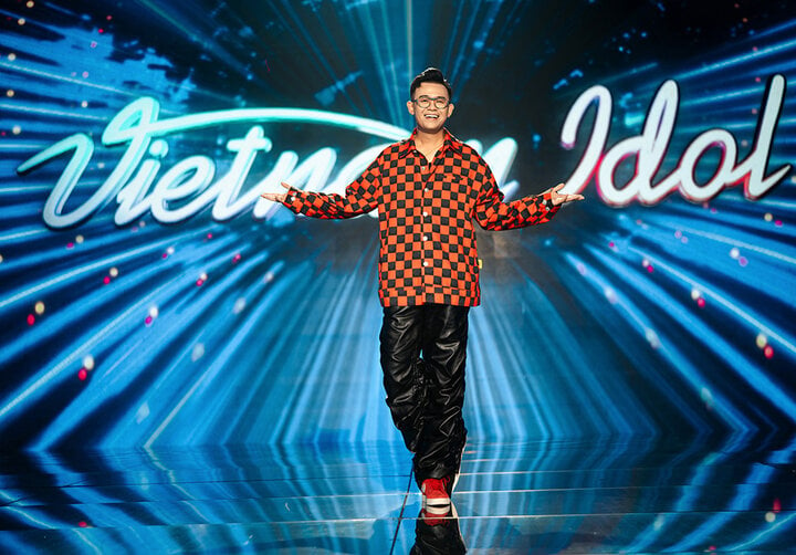 Stylist Khúc Mạnh Quân đứng sau diện mạo 'lột xác' của MC Đức Bảo ở Vietnam Idol - Ảnh 1.
