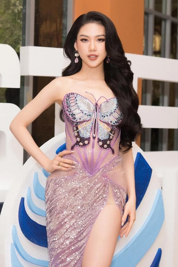 Liên tiếp vướng ồn ào sau khi đăng quang Miss Universe Vietnam, Bùi Quỳnh Hoa lọt top 10 bảng xếp hạng chủ đề nóng - Ảnh 4.